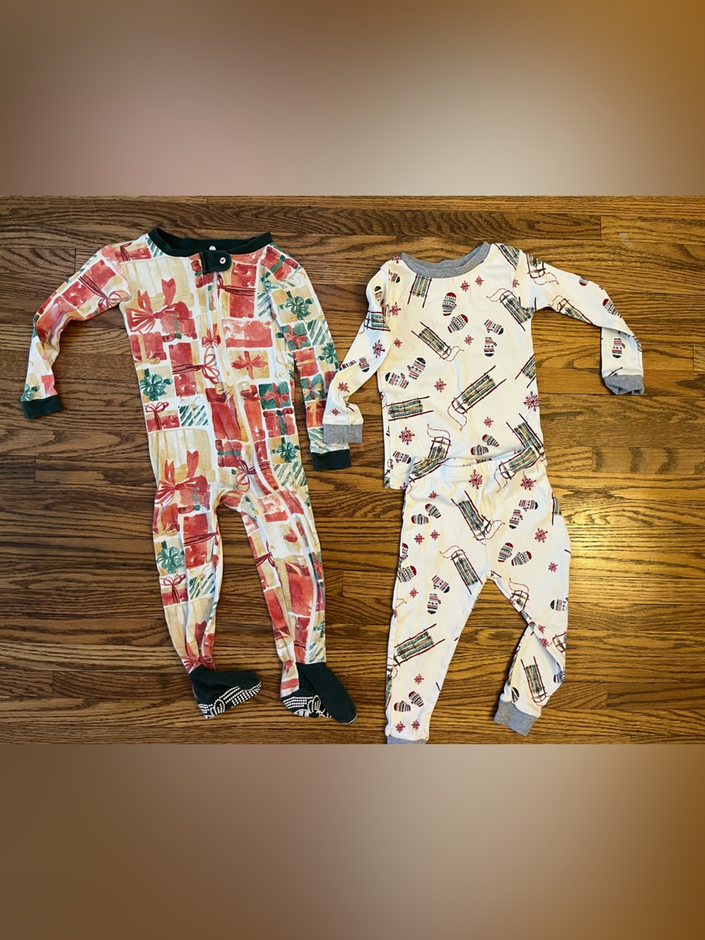 Bundle of 2 Burt’s Bees Christmas Pjs